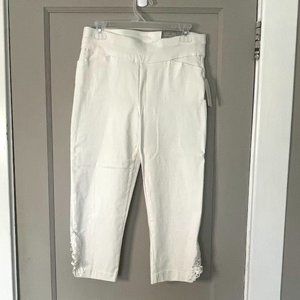 NWT Christopher & Banks Signature Slimming Capri SZ 8